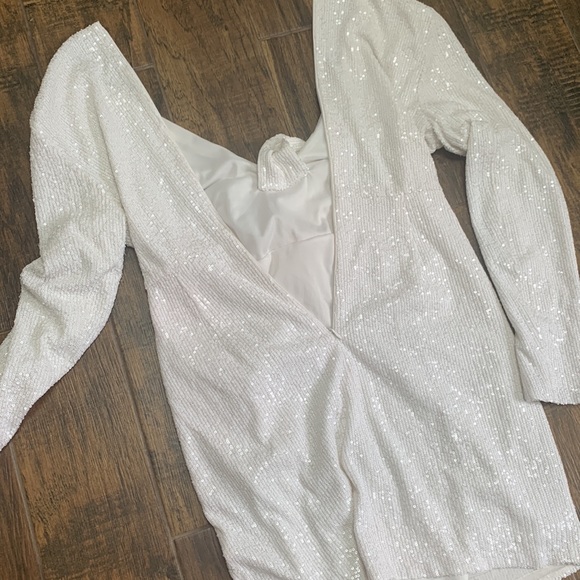 Long Sleeve Sequin Minidress
ONE33 SOCIAL - Picture 14 of 16